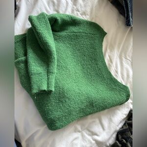 GREEN FUZZY SWEATER